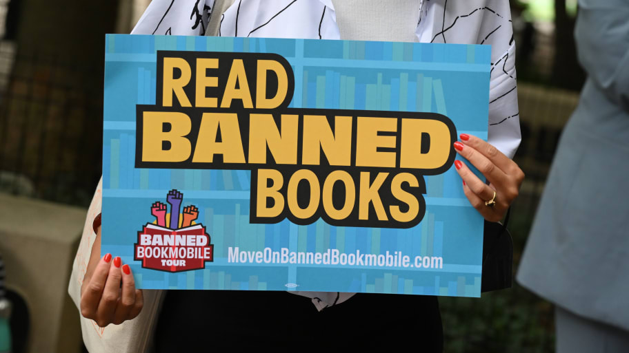 A sign that reads Read Banned Books