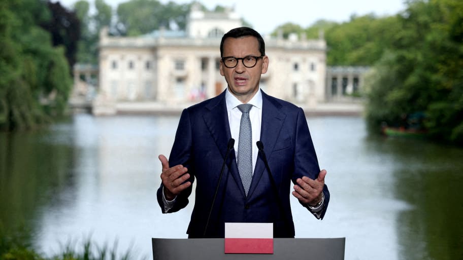 Polish Prime Minister Mateusz Morawiecki has cut off the flow of weapons.