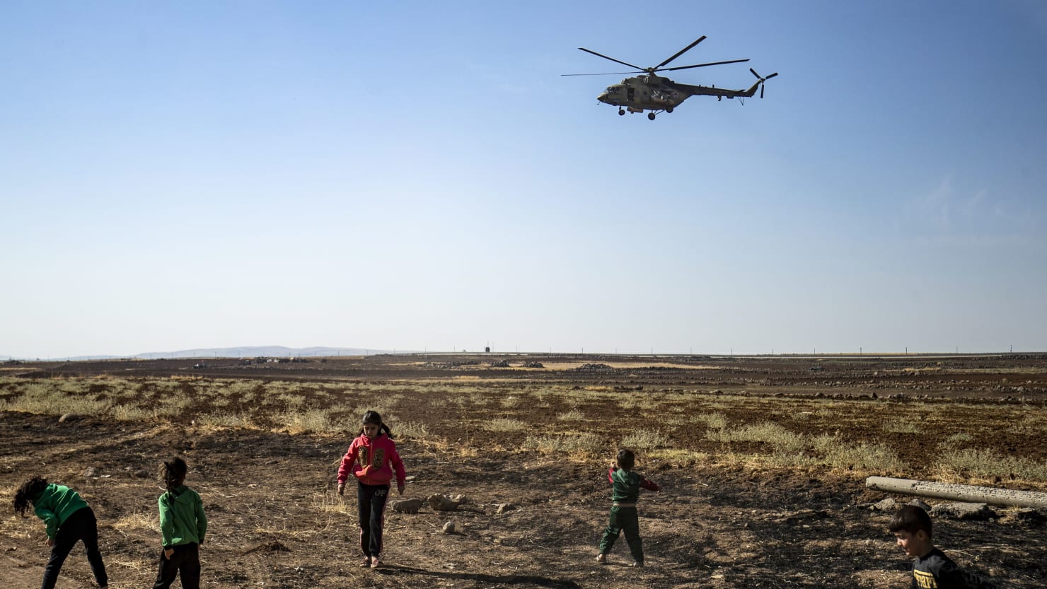 Elite Syrian regime unit drops chlorine on helicopter at rebel city