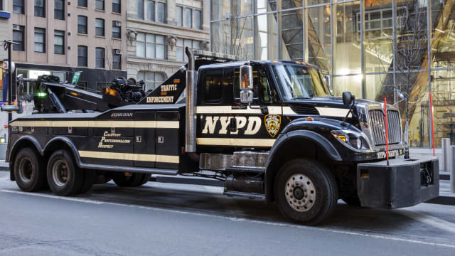 An NYPD heavy tow truck in Manhattan.