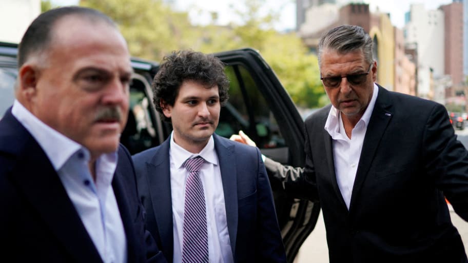 Sam Bankman-Fried, the founder of bankrupt cryptocurrency exchange FTX, arrives at court as lawyers push to persuade the judge overseeing his fraud case not to jail him ahead of trial, at a courthouse in New York, U.S., August 11, 2023. 