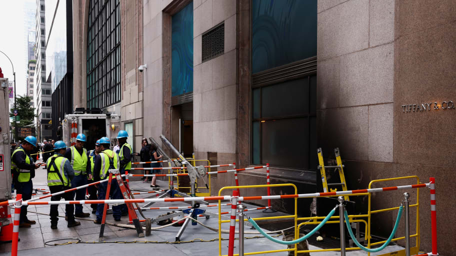 A fire broke out at the Tiffany flagship store on 5th Avenue in New York City.