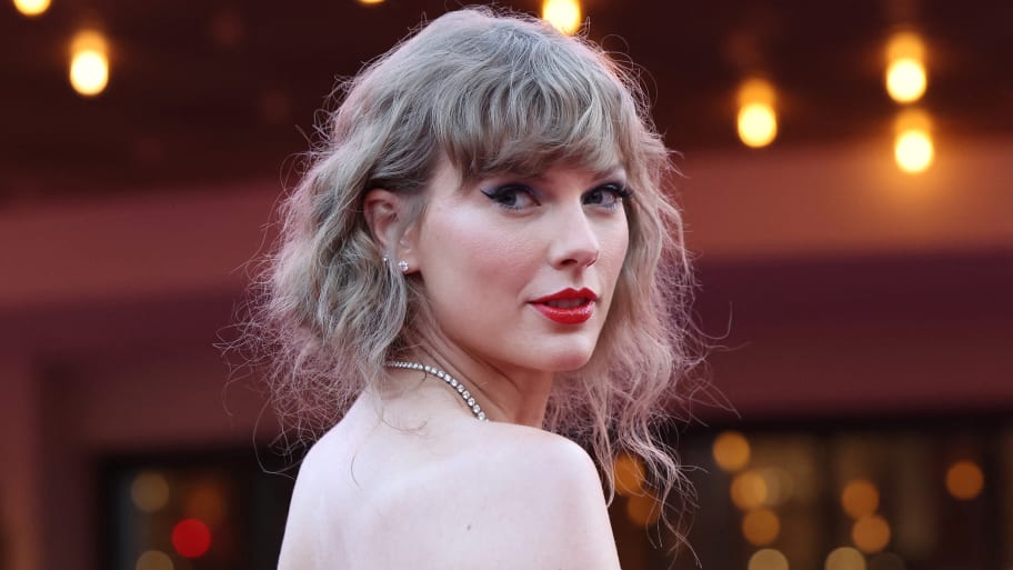 Taylor Swift turns her head around to pose outside an award’s ceremony.