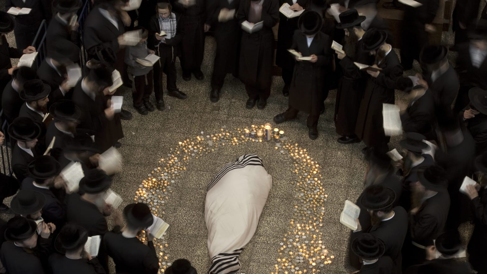 Оригинальное прощание. Похороны в Израиле традиции. Похороны цадика Израиля.