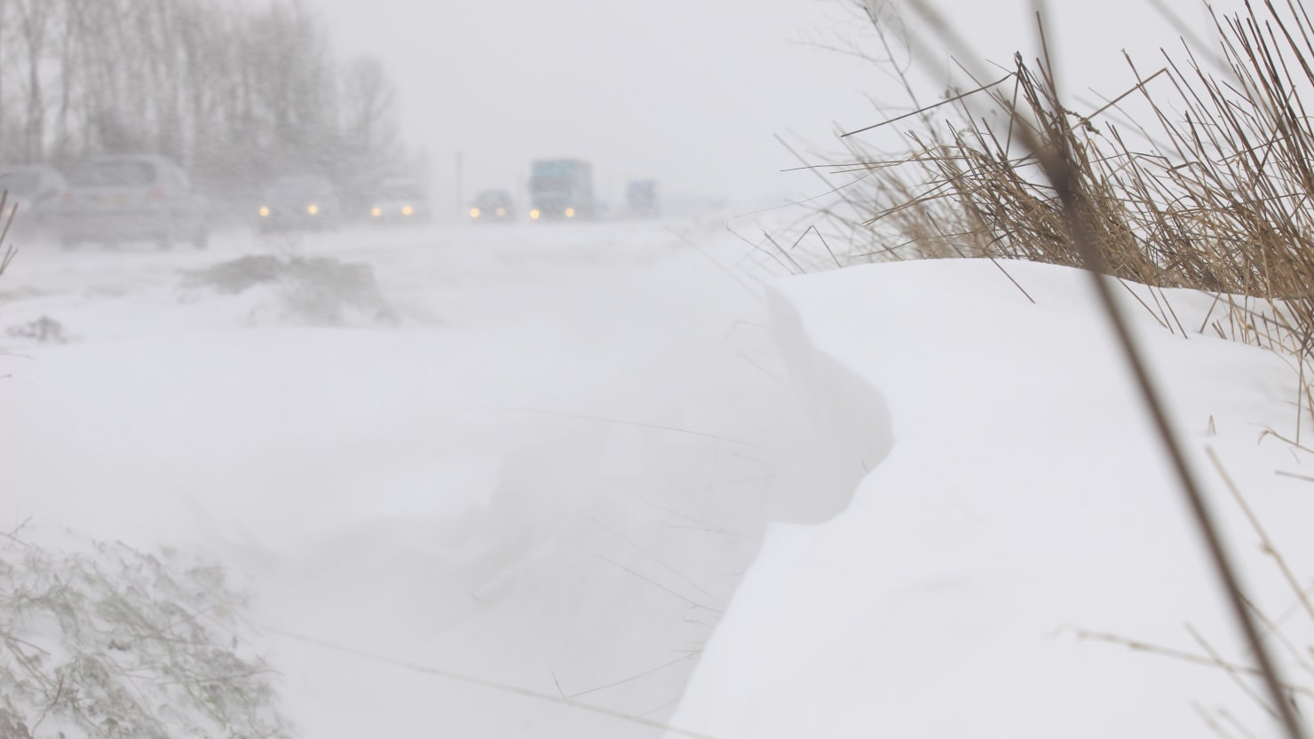 Buried under the snow. Венгрия снег. Snowed under.