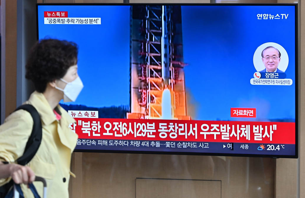 A news report of a North Korean rocket launch, seen on South Korean TV.