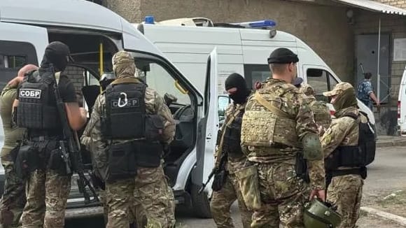 Rosgvardia Personnel Outside the IK-19 Penal Colony