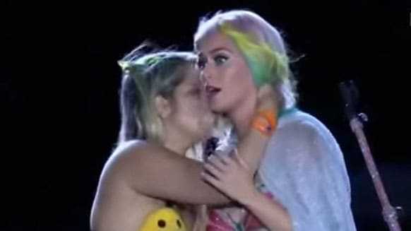Katy Perry Getting Groped by a Female Fan Isnt Funny picture