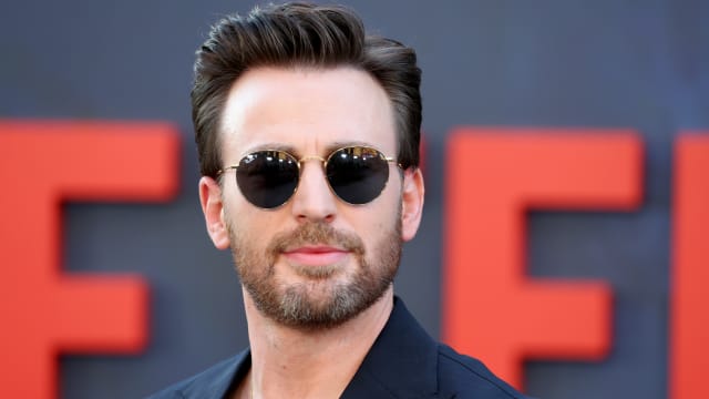 Photo of Chris Evans on a red carpet