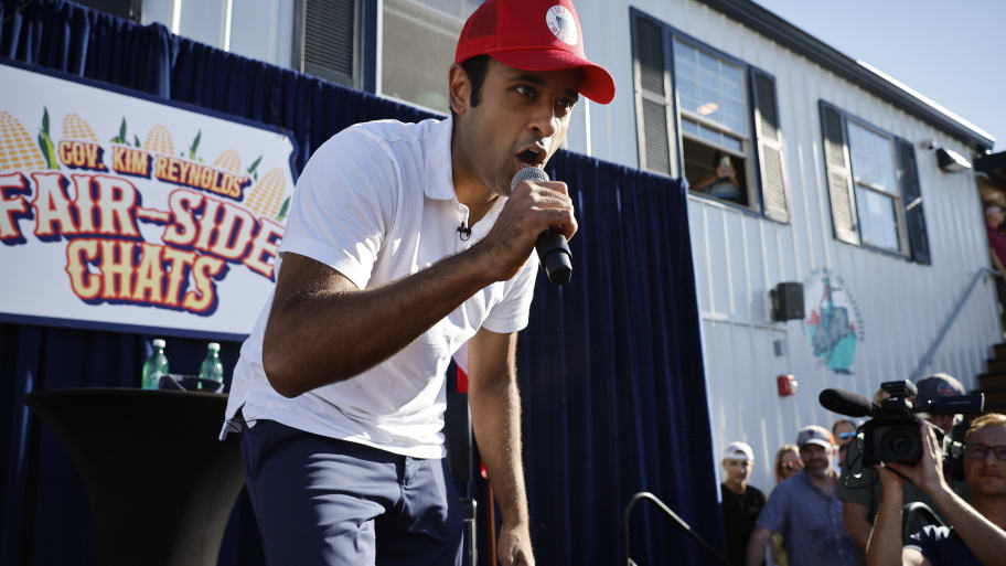 A picture of Republican presidential candidate Vivek Ramaswamy rapping to Eminem's “Lose Yourself” at the Iowa State Fair.