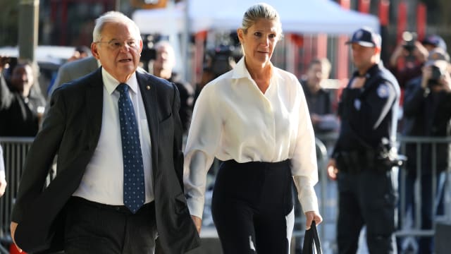 Sen. Bob Menendez (D-NJ) and his wife Nadine arrive for a court appearance.
