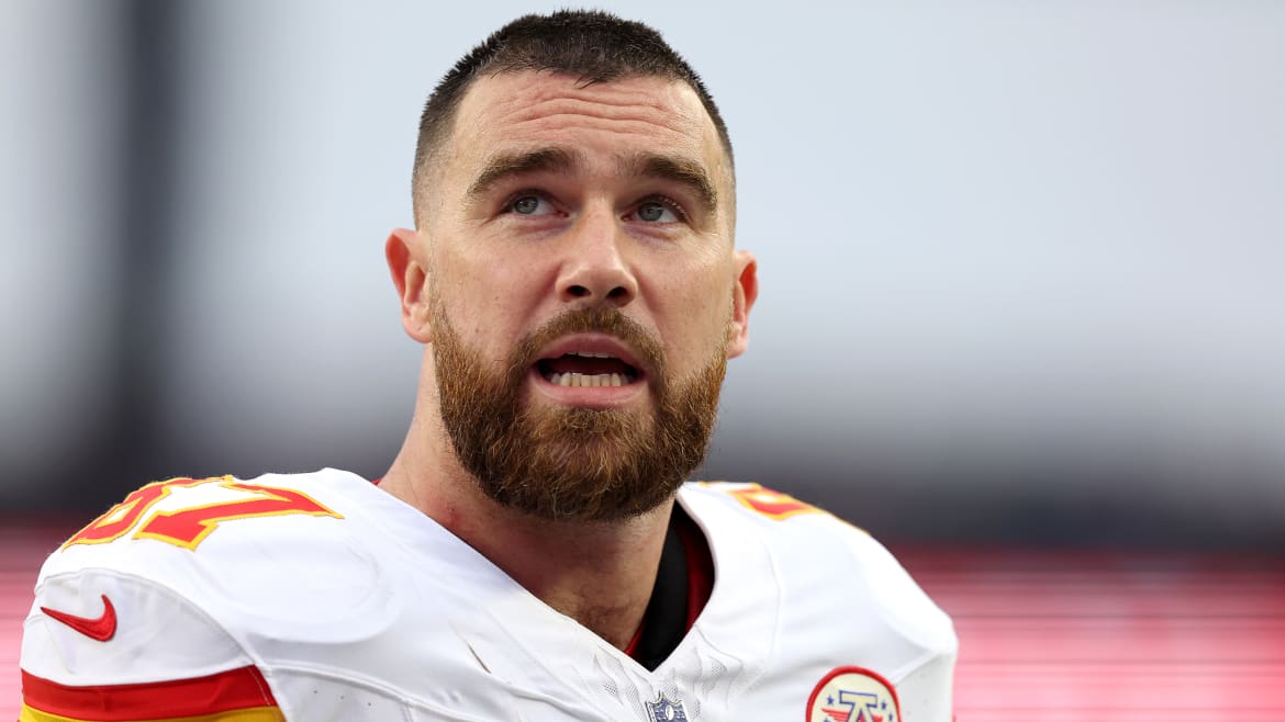 Travis Kelce Defends Taylor Swift From Booing Fans
