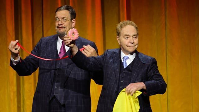 Penn & Teller are set to produce a new, illusion-based show.