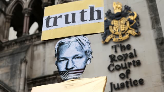 WikiLeaks founder Julian Assange can appeal against his extradition to the U.S., London’s High Court ruled. 