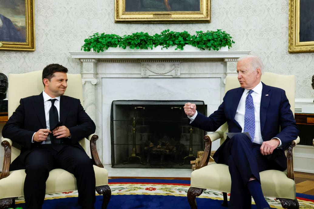 Photograph of Joe Biden and Volodymyr Zelensky