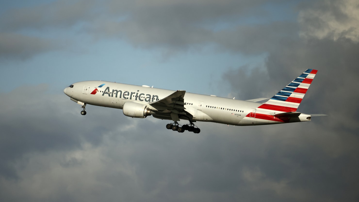 Un Boeing d’American Airlines effectue un atterrissage d’urgence à Los Angeles