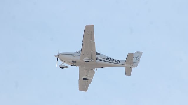 A Cirrus SR22 taking flgiht, the same aircraft that deployed the parachute system in Brazil, saving all six passengers.