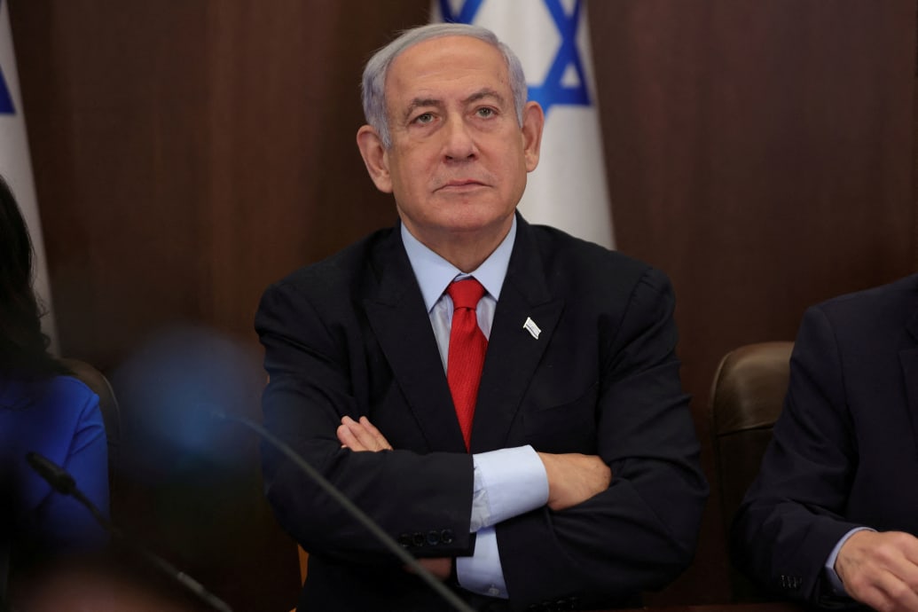 Photograph of Israeli Prime Minister Benjamin Netanyahu crossing his arms.