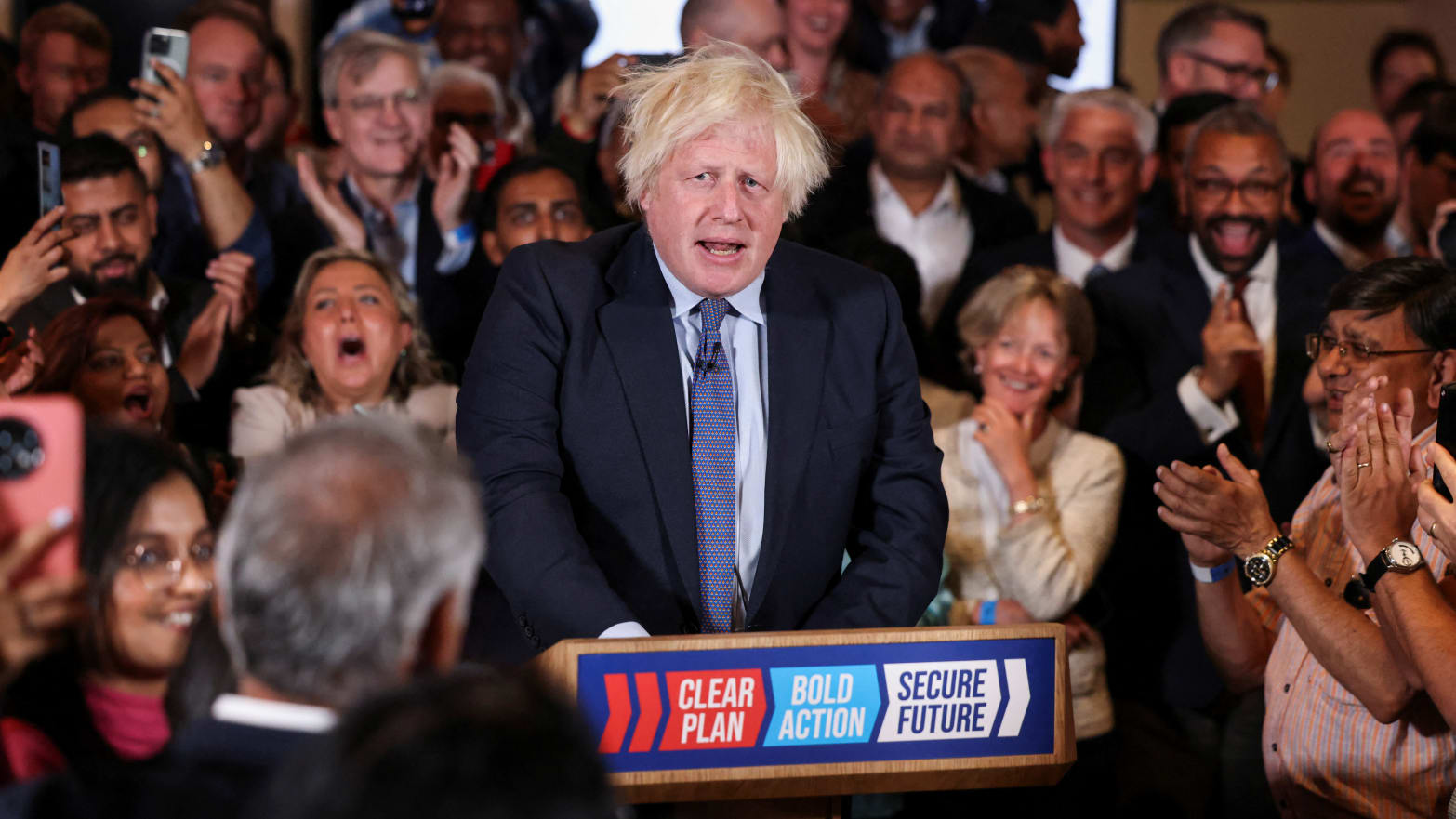 Former British Prime Minister Boris Johnson is applauded as he arrives to speak during a Conservative general election campaign event in London, Britain, July 2, 2024.