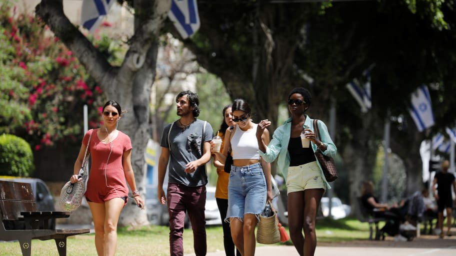 Israel Lifts Outdoor Mask Mandate, Reopens Schools