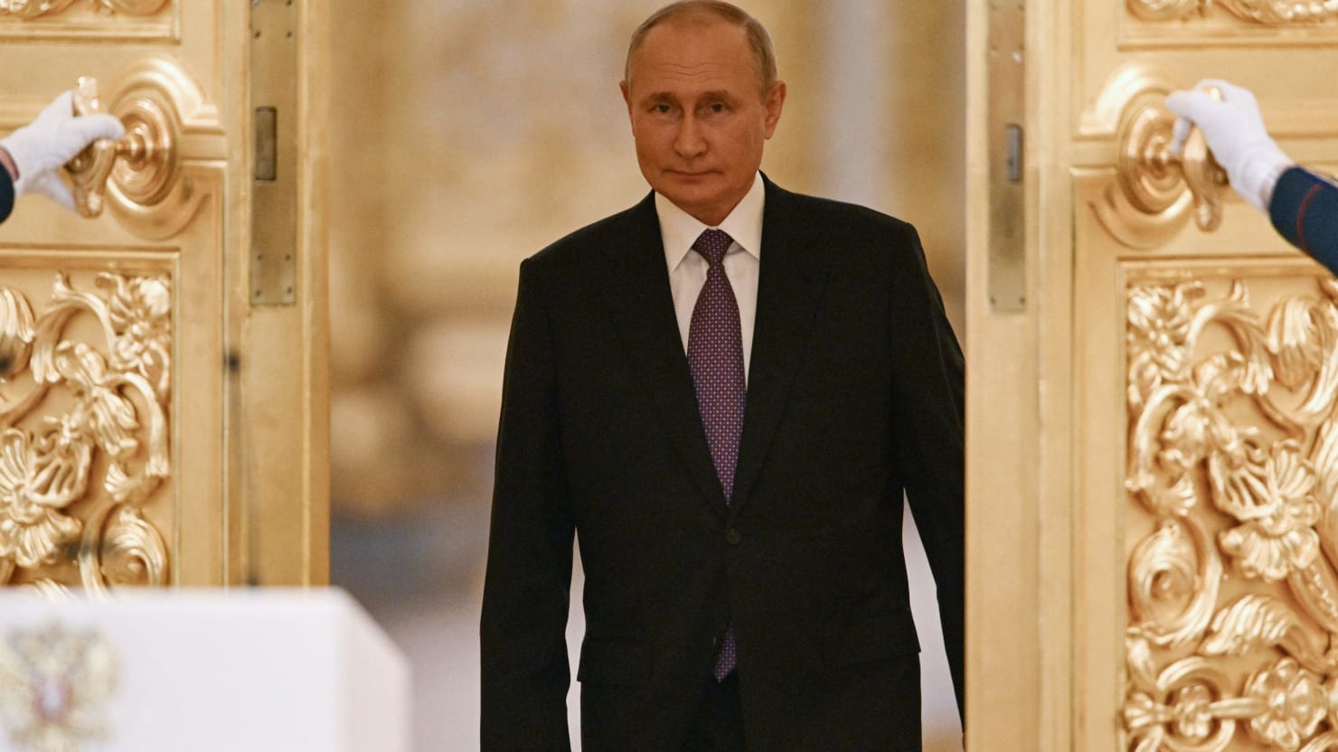 65 responsables russes réclament maintenant une affiche de Vladimir Poutine