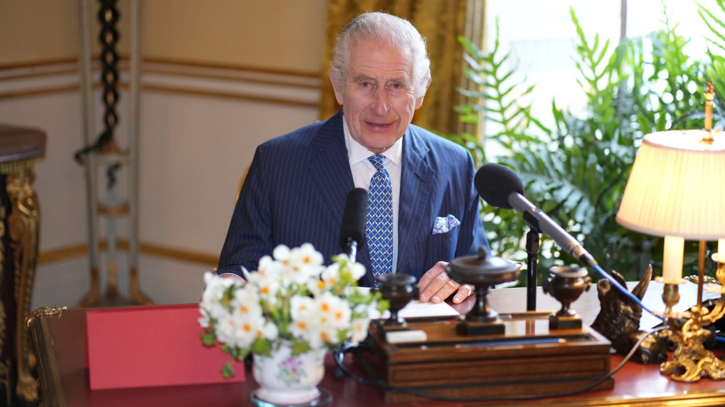 Cung điện công bố bức chân dung mới của Vua Charles trước lễ Phục sinh