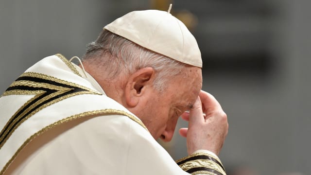 Pope Francis bows head at mass