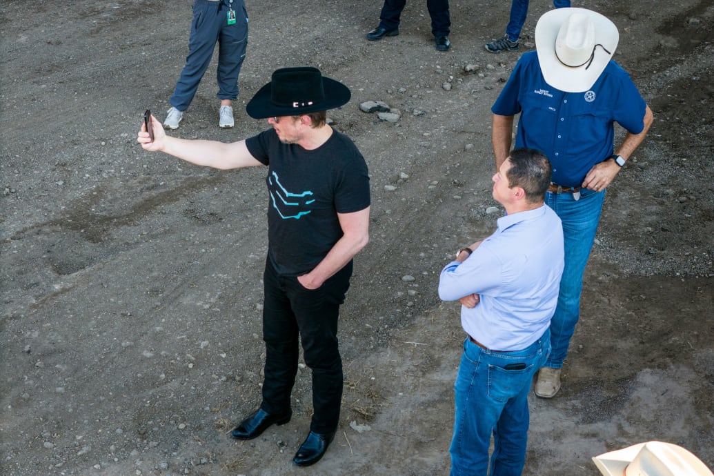 Photograph of Elon Musk visiting the Texas-Mexico border