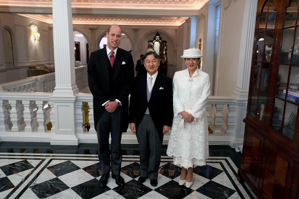 الأمير ويليام وإمبراطور اليابان ناروهيتو والإمبراطورة ماساكو