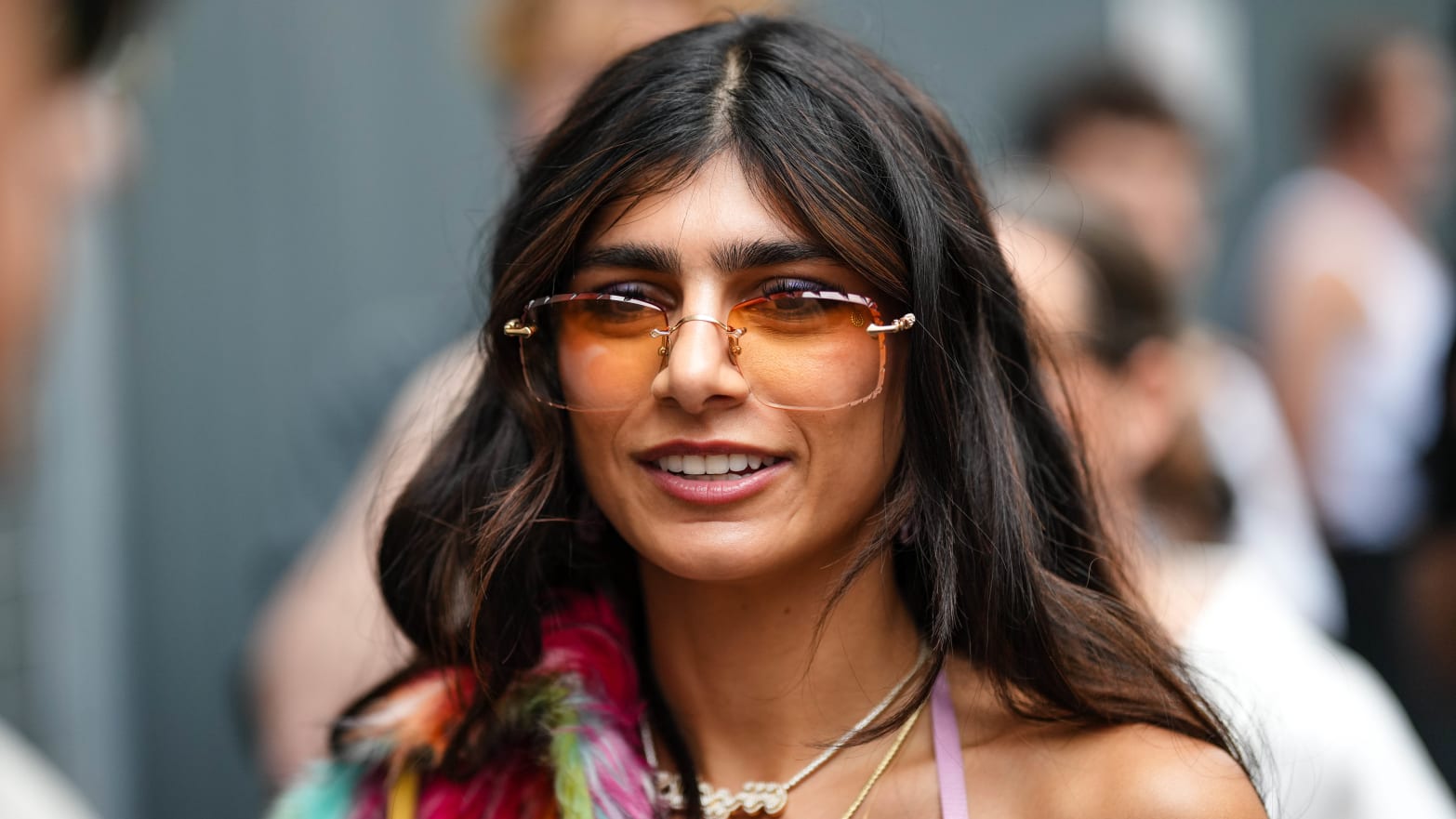 Mia Khalifa Mean - Mia Khalifa Shares Video of Woman Confronting Her Over Israel