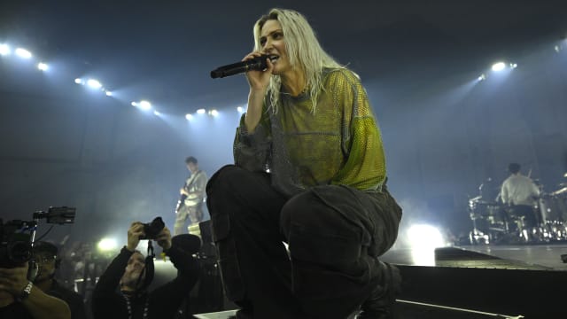 Emily Armstrong, Linkin Park’s new singer, performs during a global livestream at Warner Bros. 