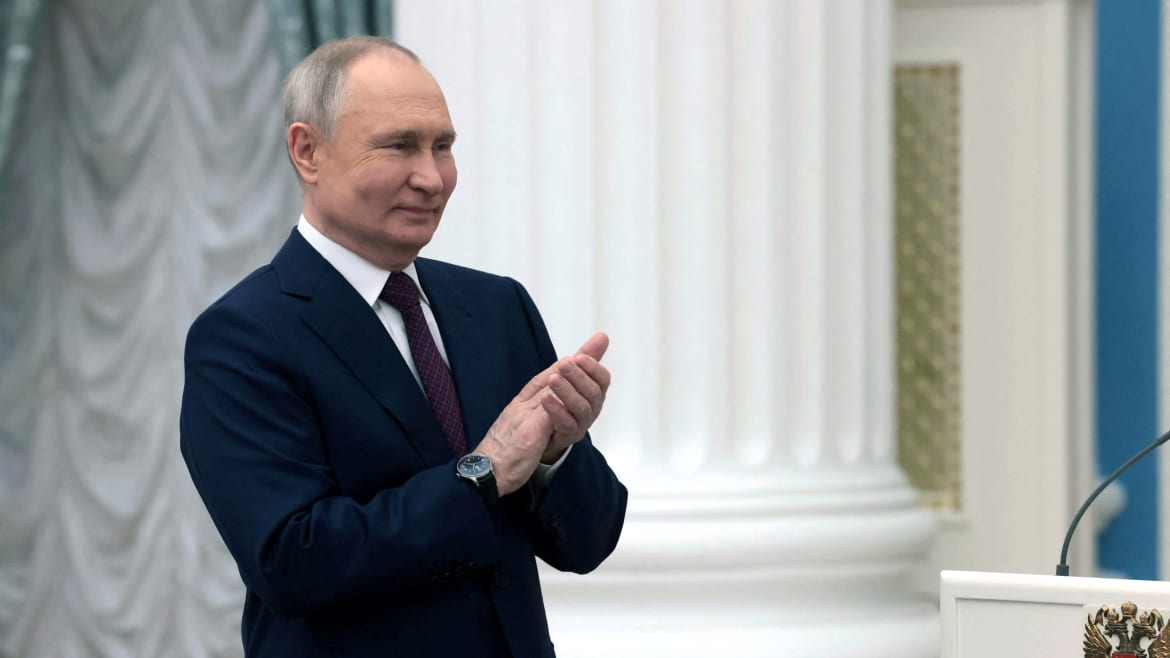 Mass Backstabbing Spree Over Putin’s War Sweeps Russia