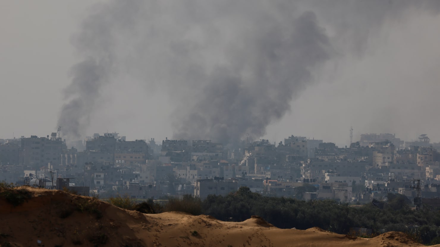 Israel aumenta sus ataques en Gaza en medio de temores de un colapso social total