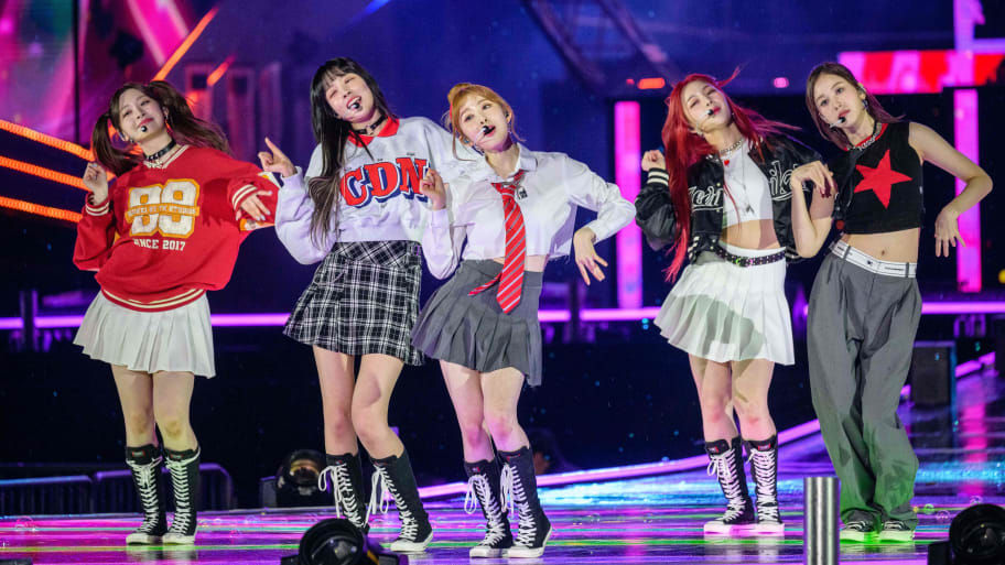 K-Pop girl group turn up in Rangers kit for Texas performance as