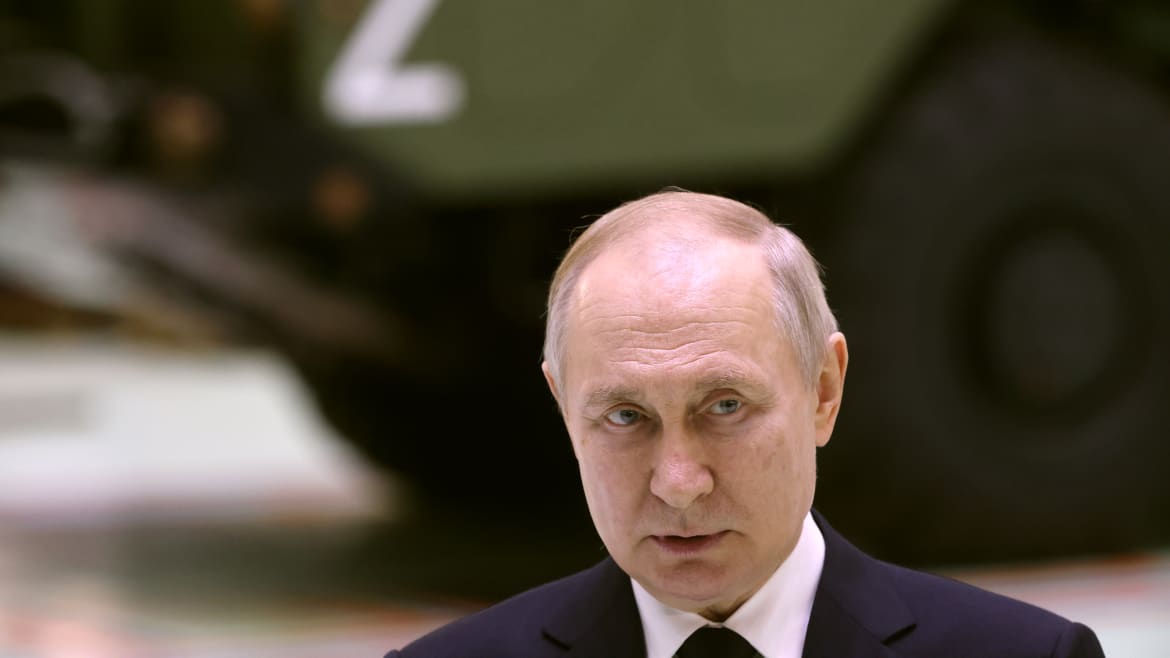 Intel Reveals Putin on Thin Ice in Panicked Hunt for Troops