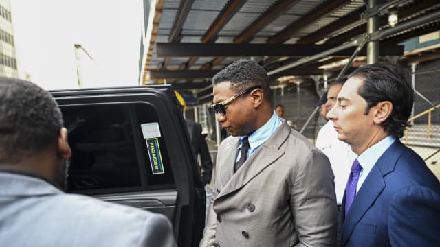 3: US actor Jonathan Majors leaves Manhattan Criminal Court after his trial.