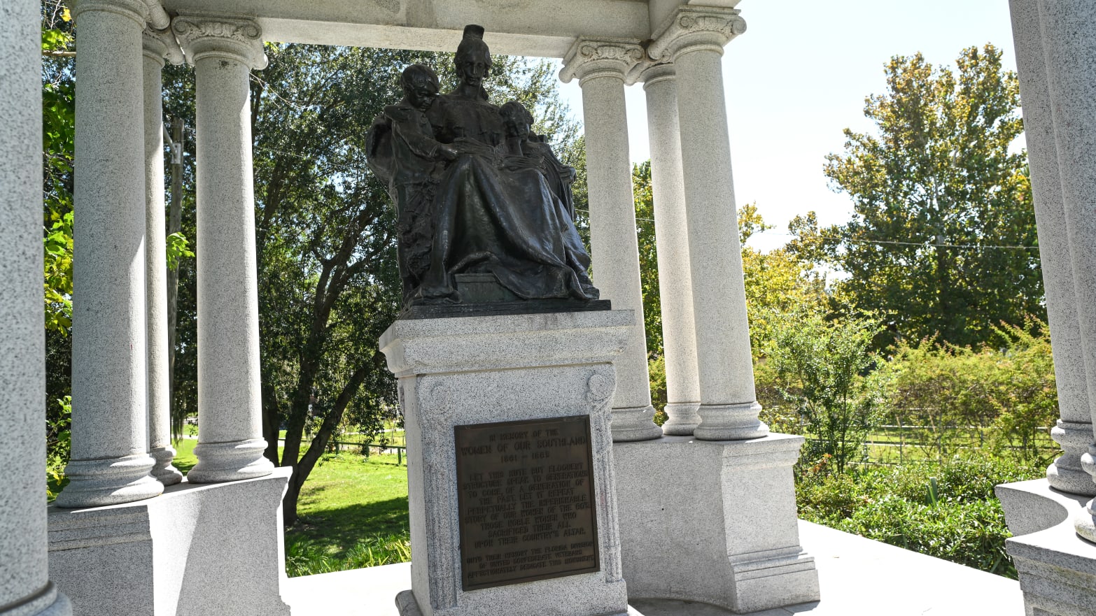 A statue to commemorate women of the confederacy is displayed at Springfield Park.