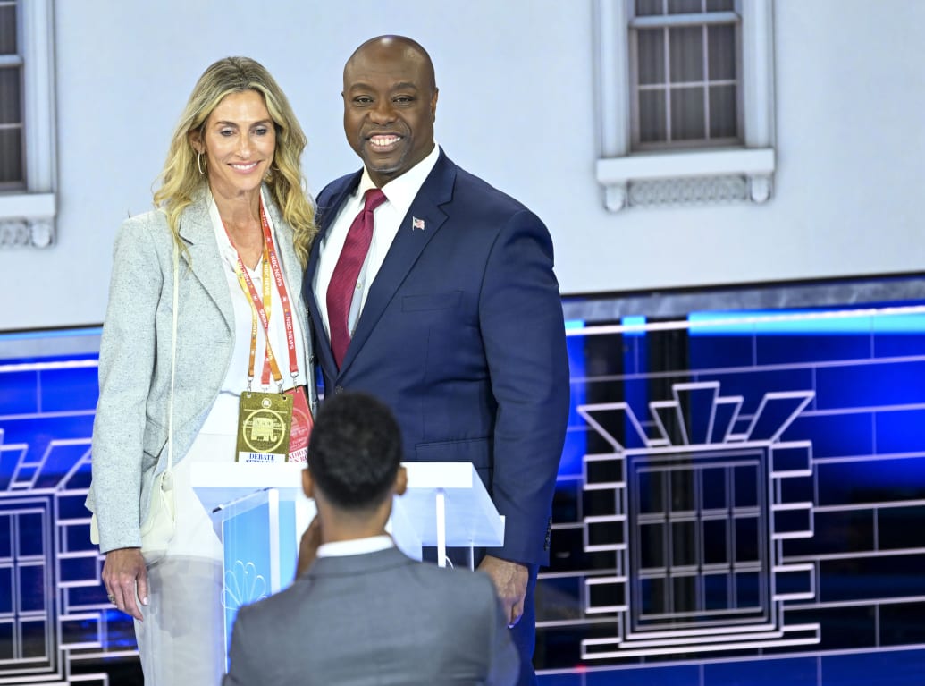 Sen. Tim Scott of South Carolina poses on stage with Mindy Noce