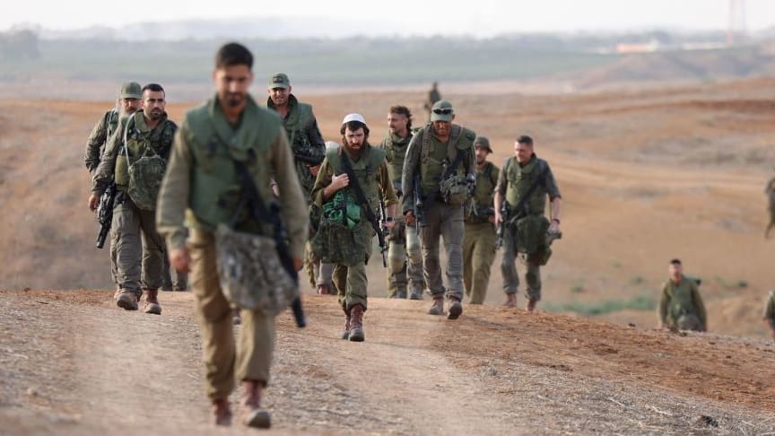 Israeli army soldiers return.