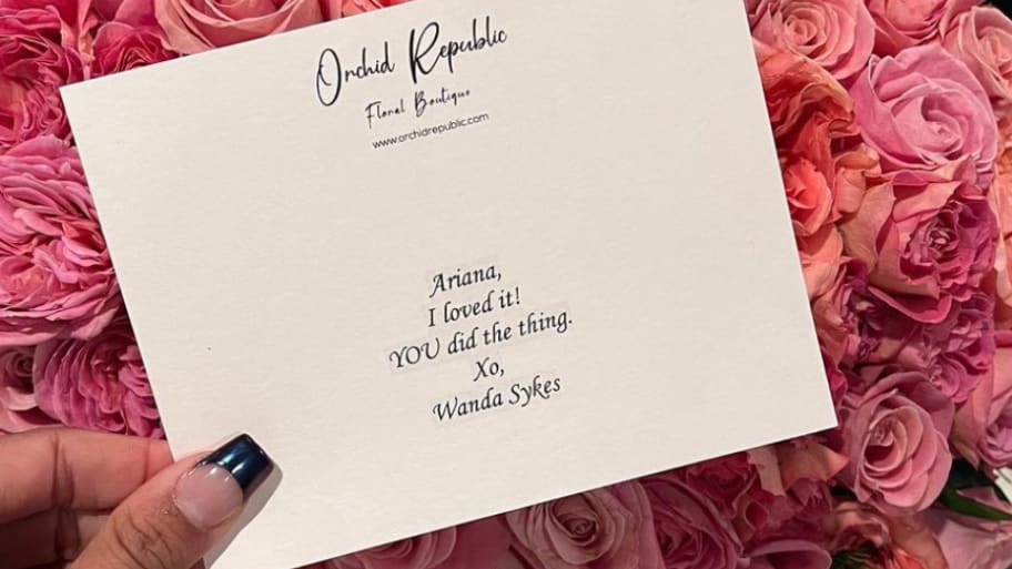 A card from Wanda Sykes to Ariana DeBose that reads "Ariana, I loved it! You did the thing. Xo, Wanda Sykes."