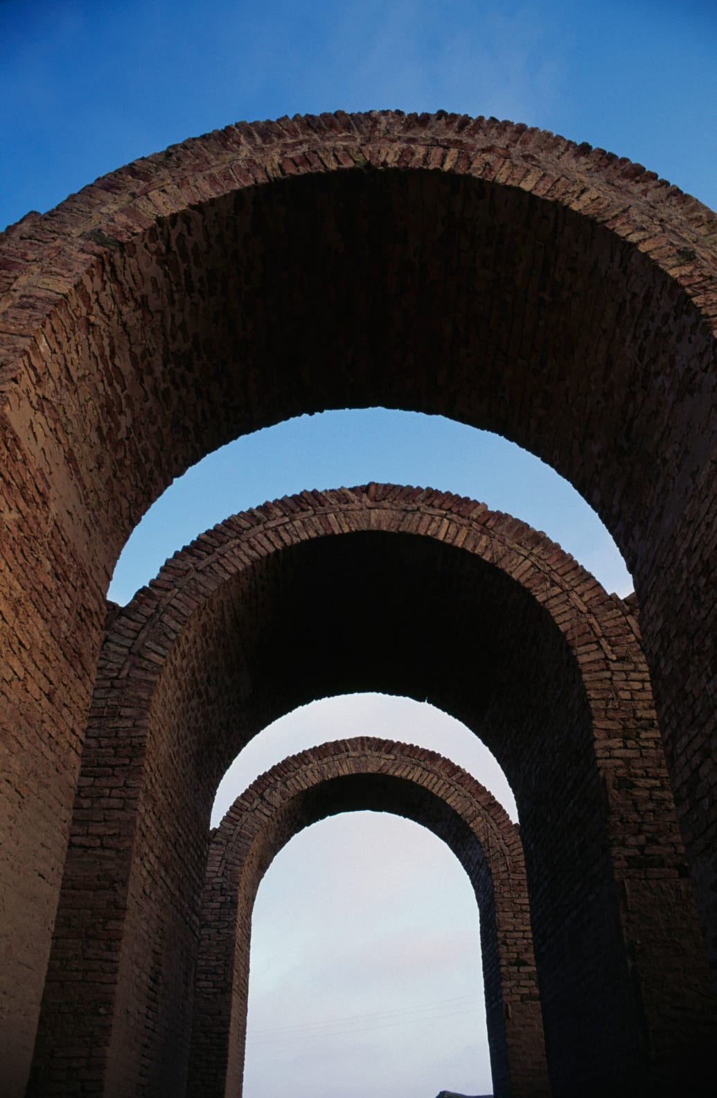 A photograph of the arches of a building in Assur or Qal'at Shirqat,a Unesco World Heritage Site in Iraq.