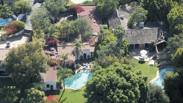 A welathy heiress and a reality TV producer are suing the city of Los Angeles for the right to demolish the house where Marilyn Monroe died. 