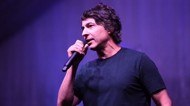 Comedian Arj Barker defended his decision to remove a breastfeeding mother and her baby from a show in Melbourne, Australia.