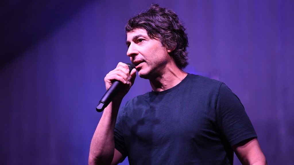Arj Barker Defends Decision to Boot Breastfeeding Mom From Comedy Show