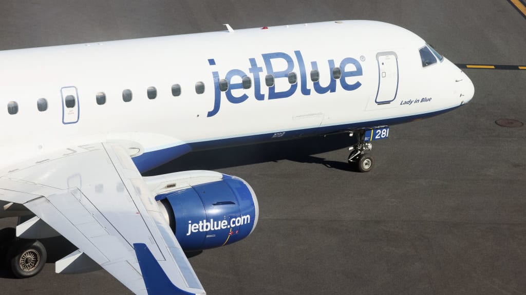Drunken Man Allegedly Held Razor to Woman's Throat On JetBlue Flight, Cops Say - The Daily Beast