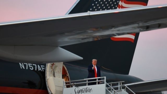 Donald Trump’s plane struck a parked corporate jet while taxiing in Florida, according to the FAA.