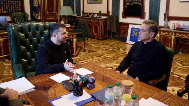 Ukrainian President Volodymyr Zelensky sitting with Fox Corp. CEO Lachlan Murdoch