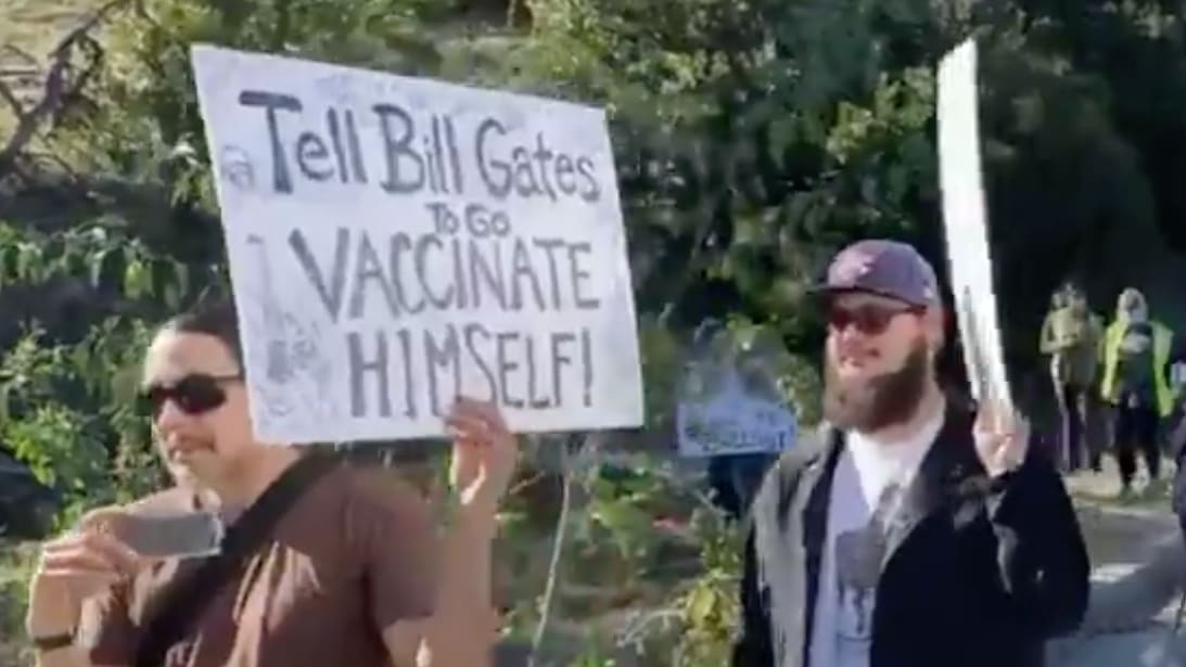 Antivaxxers and right wingers shut down Dodgers Stadium Vaccine site