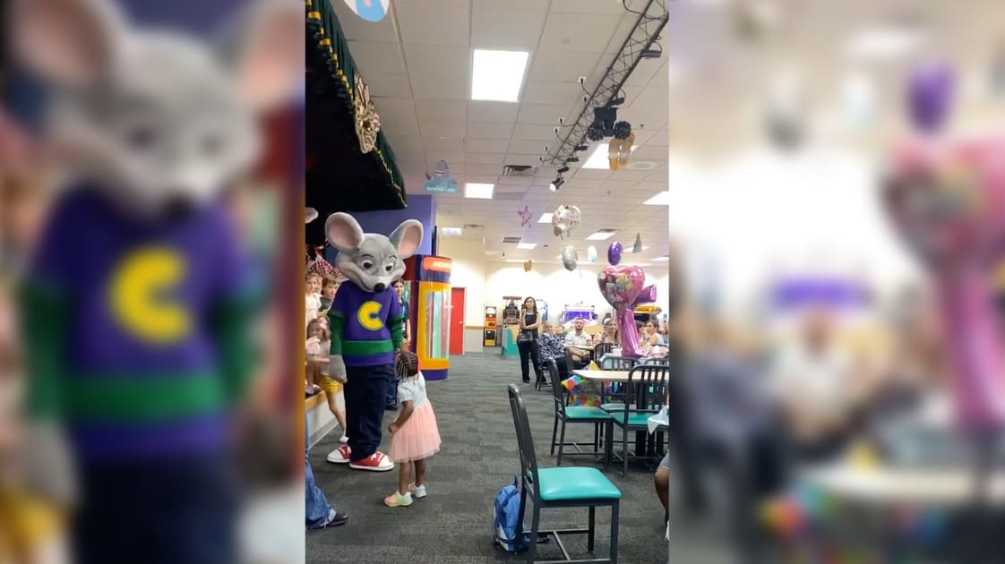 ‘Out of Hand’: Mom Slams Chuck E. Cheese Mascot for Ignoring Her Black Kid