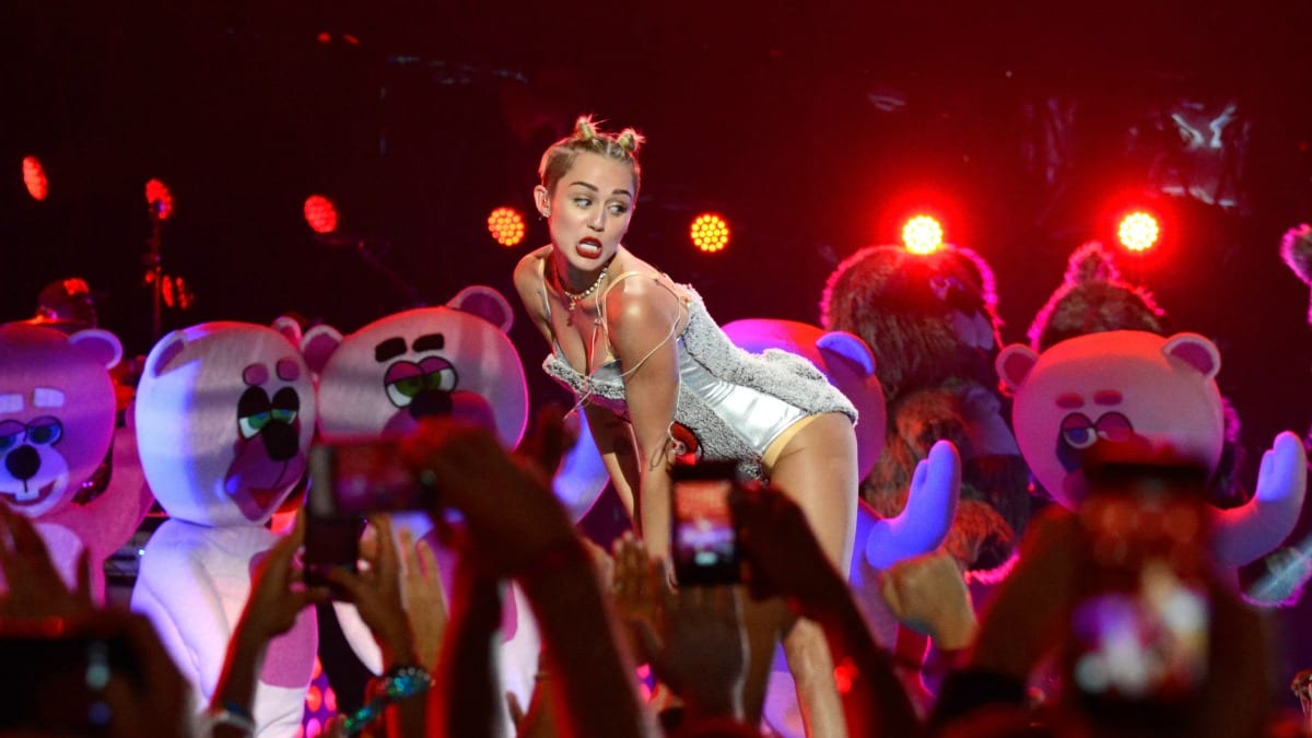 Miley Cyruss Vma Performance Was Ridiculous But It Wasnt Racist